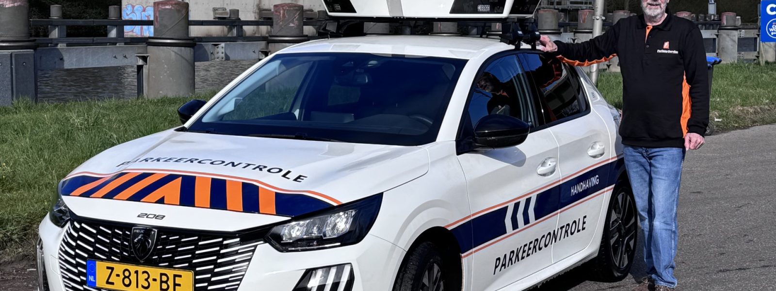 Deze AOW’er rijdt op de scanauto: “als je thuis gaat zitten dan vergrijs je sneller”