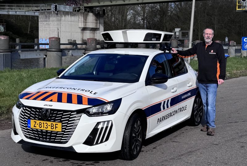 Deze AOW’er rijdt op de scanauto: “als je thuis gaat zitten dan vergrijs je sneller”
