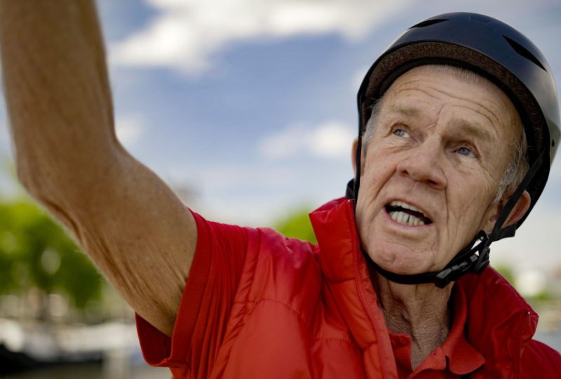 “Ik geniet er net zo van als zij”: Peter (71) leidt toeristen op de Segway door zijn geliefde Amsterdam